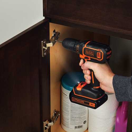 Black and Decker - Vtakaskrutkova 18 V  nabjaka 400 mA  kufor  batria - BDCDC18K