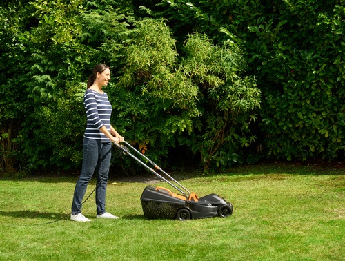 Black and Decker - 32cm Electric Rotary Mower 1000W - BEMW351