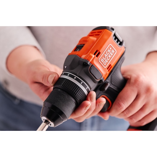 A hand adjusts the clutch position of the BLACK+DECKER® 18V POWERCONNECT™ Brushless Drill Driver.